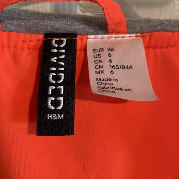 Hooded Rain jacket - Picture 2 of 2